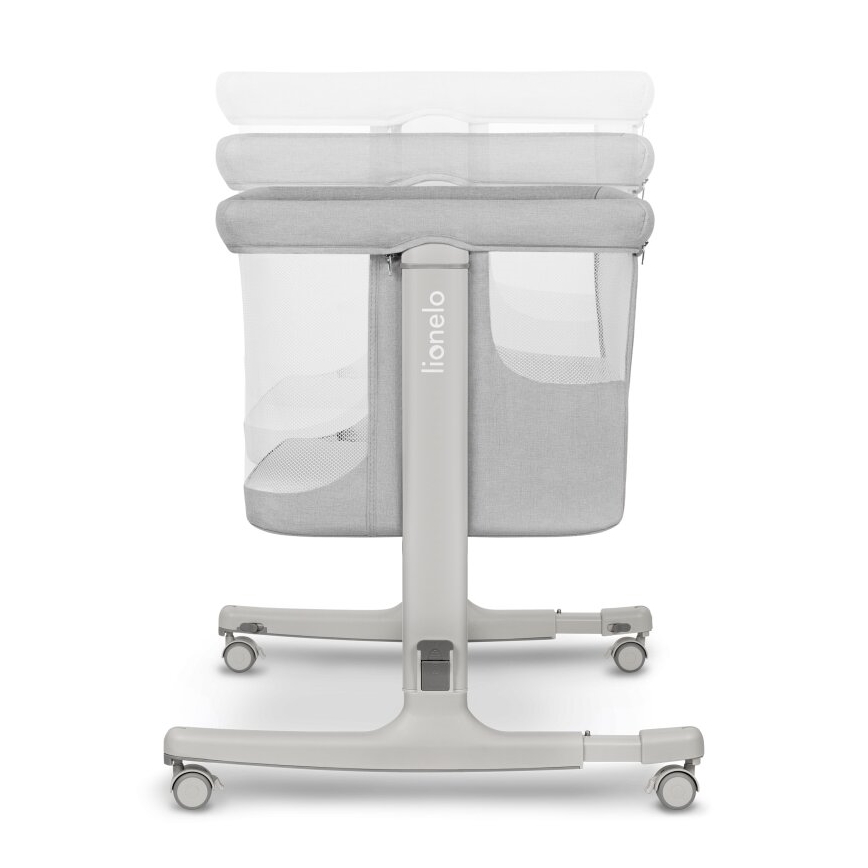 Detská postieľka na kolieskach s nastaviteľnou výškou, sivá látka a sieťované bočnice, značka Lionelo.