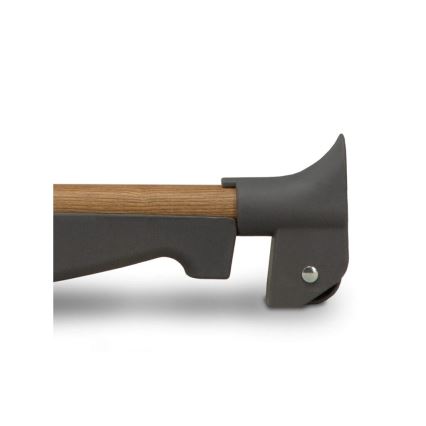 Drevená rukoväť s plastovým držadlom a kolieskom je pripevnená k sivej plastovej konštrukcii. Umožňuje pohyb na hladkom povrchu.