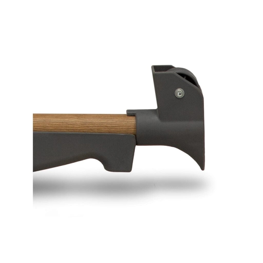 Drevená tyč s tmavosivým plastovým držadlom a upevňovacím mechanizmom je pripevnená k sivej plastovej konštrukcii. Konštrukcia má tvar výstupku s viditeľným skrutkovým spojom. Celok je na bielom pozadí.