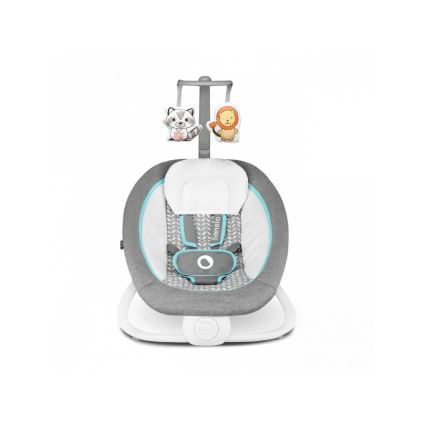 Húpacia sedačka pre bábätká, šedá a tyrkysová, s mäkkým polstrovaním a integrovaným bezpečnostným pásom. Nad sedačkou je karusel s plyšovou pandou a levom. Sedačka je umiestnená na bielom podstavci.
