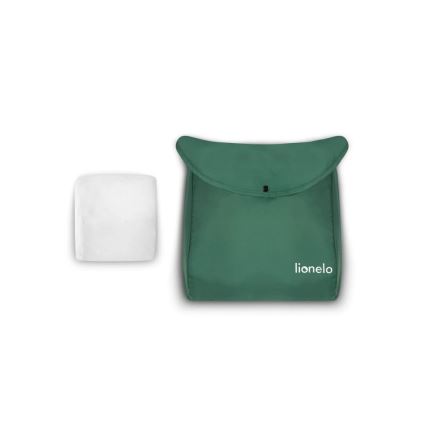 Zelená taška s logom „lionelo“ leží na bielom pozadí vedľa zloženého bieleho predmetu.