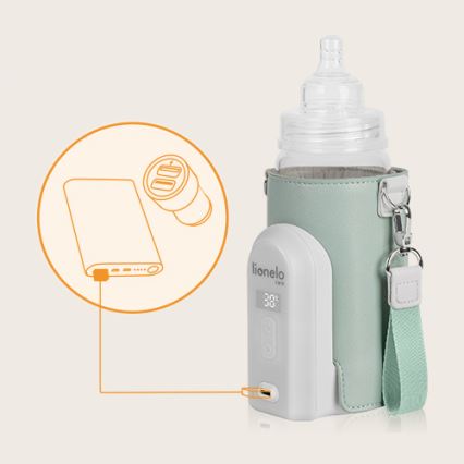 Prenositelný ohrievač fľašiek Lionelo Care s displejom zobrazujúcim 38°C sa nabíja z powerbanky. Ohrievač je umiestnený v zelenom puzdre s popruhom.