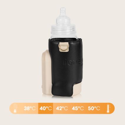 Fľaša s cumlíkom je umiestnená v čiernom puzdre s béžovou časťou a značkou „lione“. Puzdro drží fľašu a udržiava jej teplotu, zobrazené sú teploty 38°C, 40°C, 42°C, 45°C a 50°C.