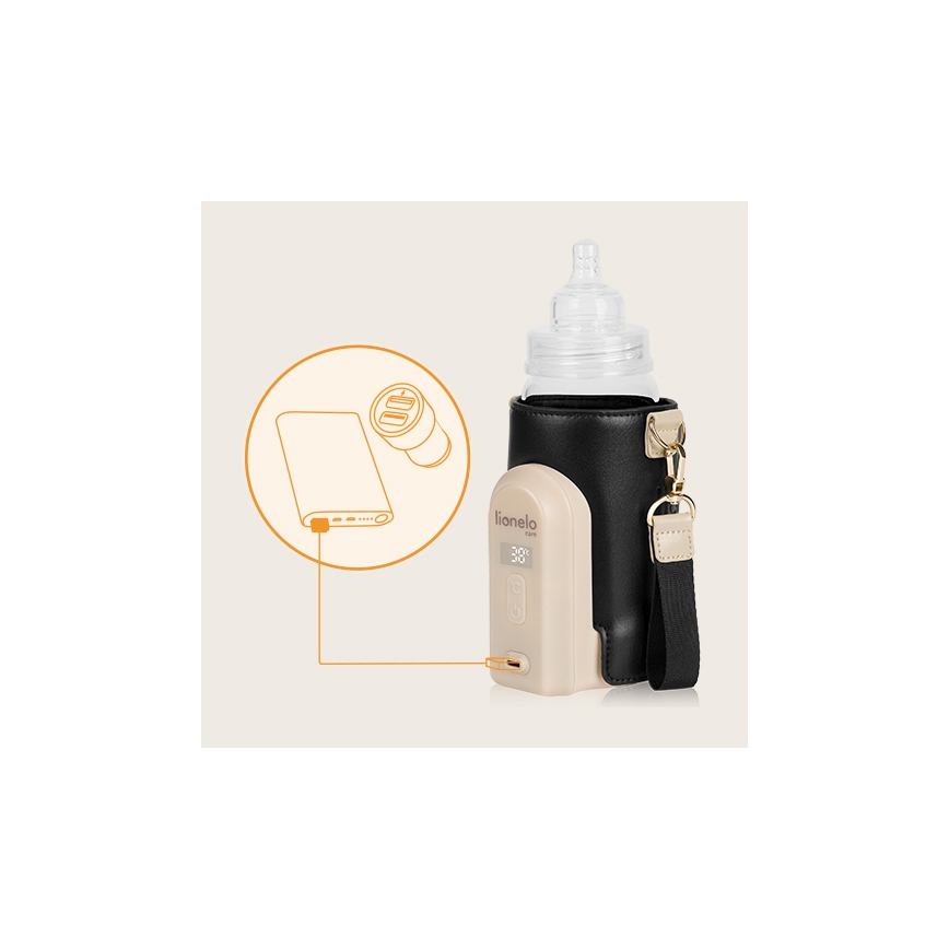 Ohrievač fliaš Lionelo Care s displejom zobrazujúcim 36°C je pripojený k prenosnej nabíjačke. Fľaša s cumlíkom je umiestnená vo vnútri ohrievača, ktorý má čierny puzdro a nastaviteľný popruh.