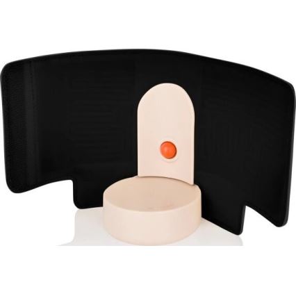 Čierna, polkruhová clona je umiestnená na svetloružovej podstavci s oranžovým gombíkom. Clona je pripevnená k podstavcu. Celok je na svetlom pozadí.