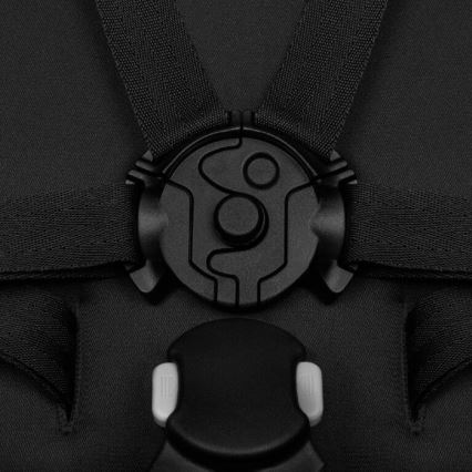 Zapínanie bezpečnostných pásov spája popruhy. Nachádza sa na tmavom textilnom podklade. Je čiernej farby s malým okrúhlym tlačidlom.