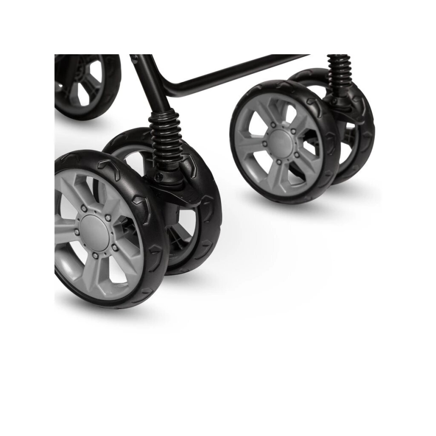 Kočík s dvoma pármi kolies s pružením stojí na bielom pozadí. Kolesá sú šedé a čierne, s výrazným dezénom.