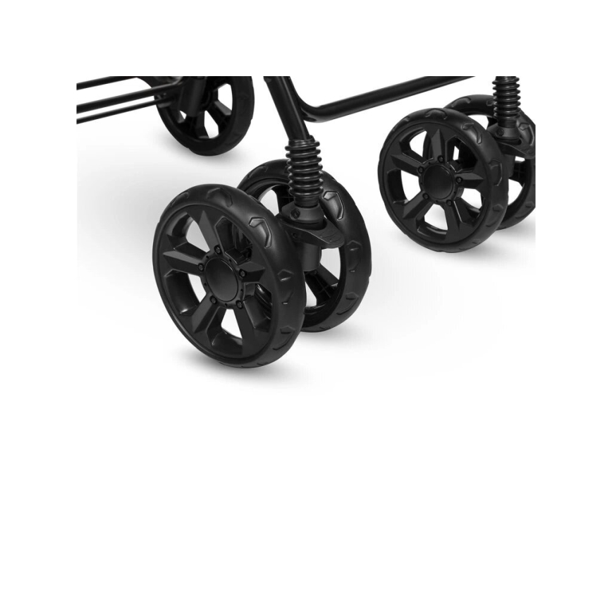 Štyri čierne kolesá s odpružením sú pripevnené k podvozku. Kolesá majú výrazný dezén a sú zobrazené na bielom pozadí.