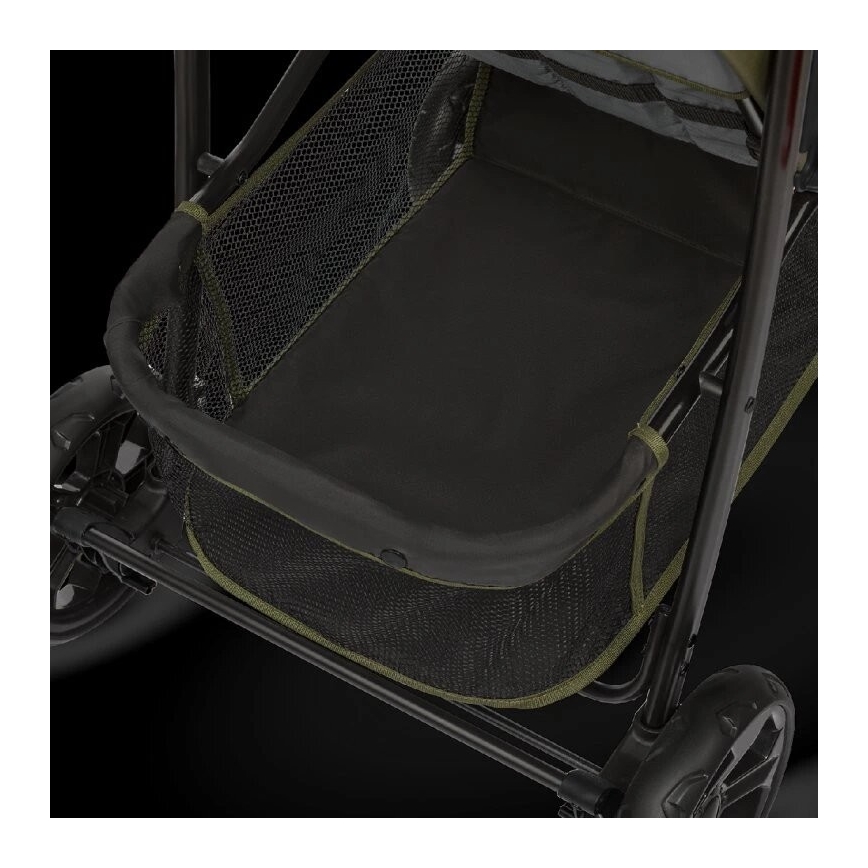 Vozík s dvoma kolesami má vnútornú priehradku s čiernym dnom a bočnou sieťovinou s olivovo zeleným lemom. Je zobrazená jeho vnútorná časť.