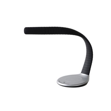 Stolová lampa s ohnutým, čiernym ramenom a striebornou základňou s bezdrôtovou nabíjačkou. Lampa je umiestnená na bielom pozadí.