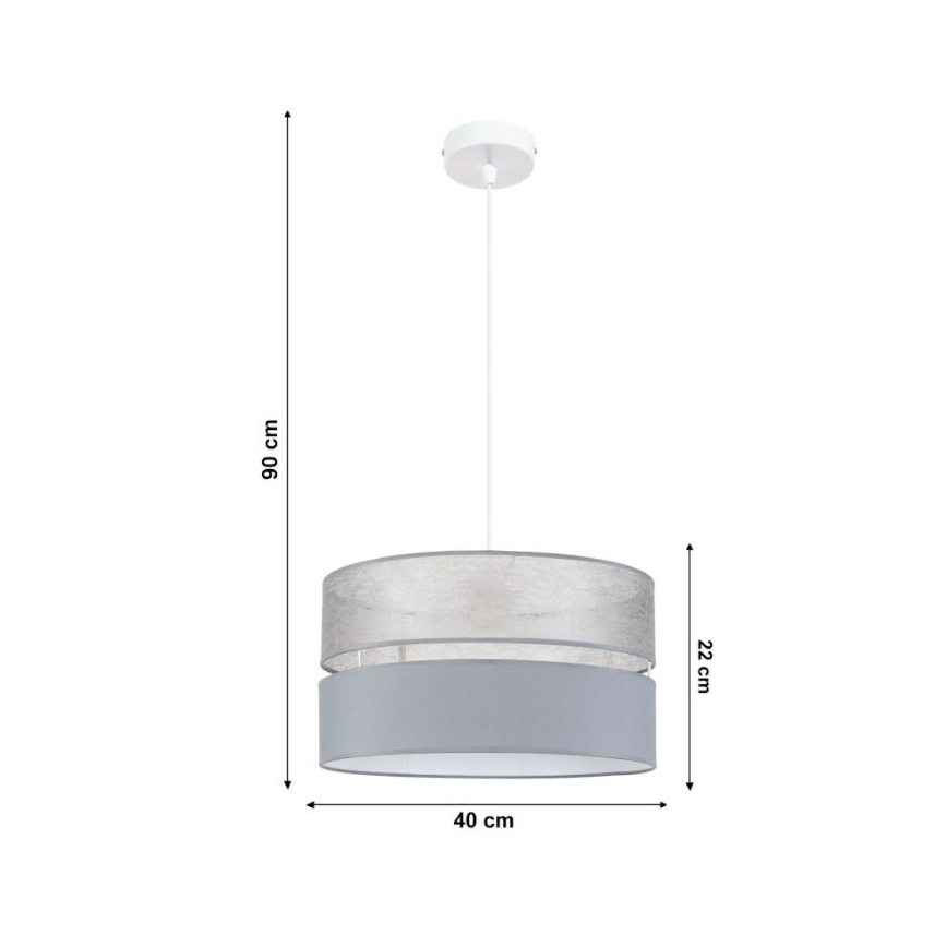 Závesné svietidlo s dvojitým tienidlom, visí zo stropu. Horné tienidlo je strieborné, spodné sivé. Rozmery: výška 90 cm, priemer tienidla 40 cm, výška tienidla 22 cm.