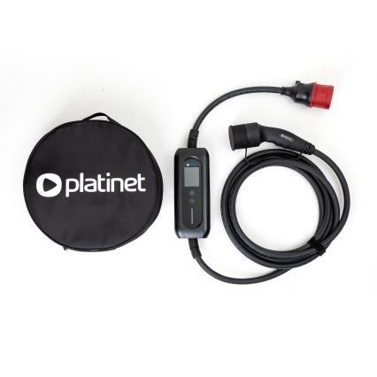 Nabíjací kábel pre elektromobily s displejom a zástrčkou, uložený v čiernom puzdre s logom platinet, leží na bielom pozadí.