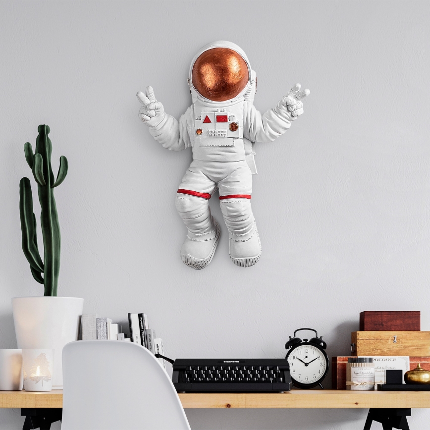 Nástenná dekorácia 47x35 cm astronaut medená