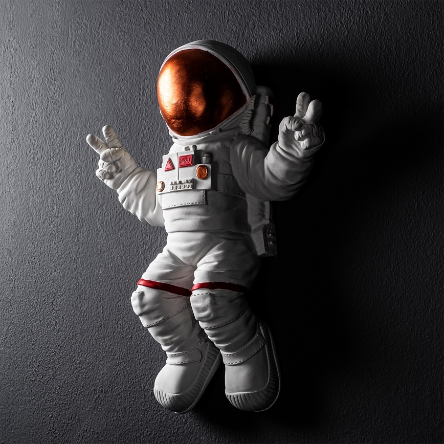 Nástenná dekorácia 47x35 cm astronaut medená