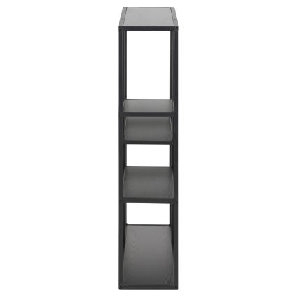 Úzka vysoká polica s čiernym rámom a štyrmi policami stojí samostatne na bielom pozadí. Polica je prázdna.