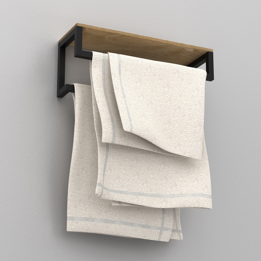 Na stene je pripevnený držiak na uteráky s drevenou poličkou. Z čierneho kovu vyrobený držiak drží niekoľko svetlo béžových froté uterákov so svetlosivými pásikmi.