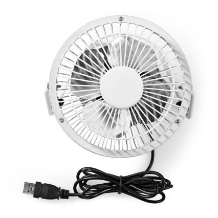 Malý biely ventilátor s USB káblom sa nachádza na bielom pozadí. Ventilátor je v kruhovom tvare a otáča sa. Je pripojený k USB konektoru.