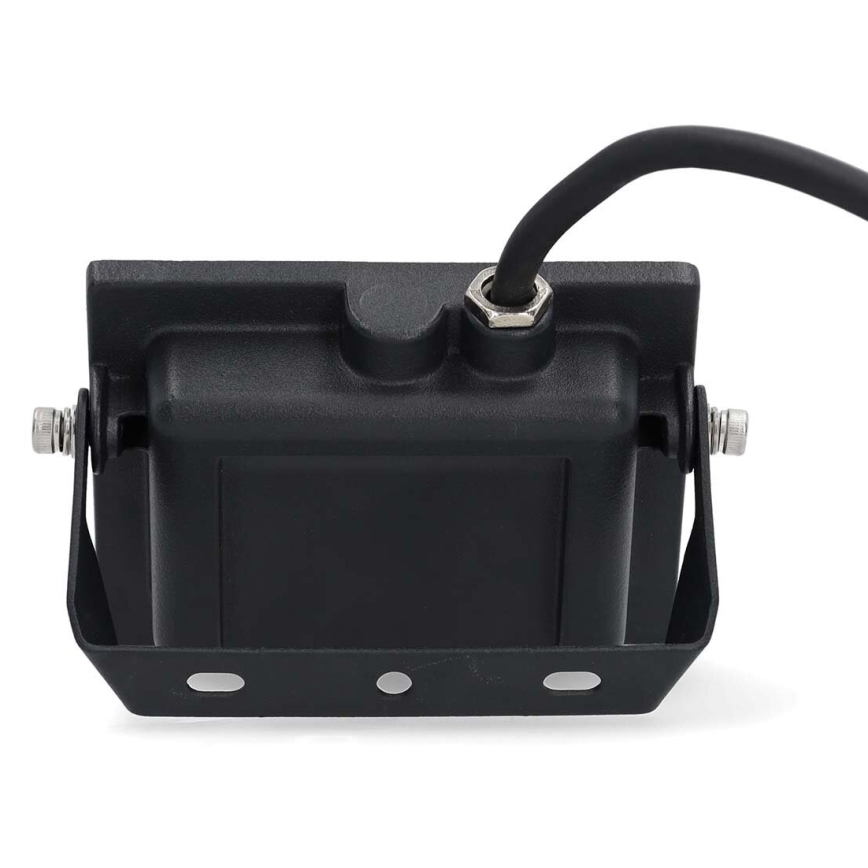 LED svietidlo je zobrazené zo zadnej strany. Je čierne, obdĺžnikové, s pripojeným káblom a montážnymi otvormi. Svietidlo je pripevnené k kovovému držiaku.