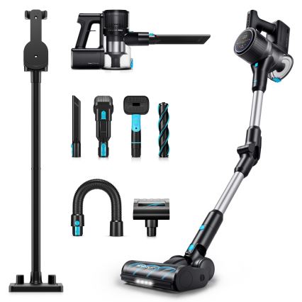 Bezdrôtový vysávač s rôznymi nadstavcami, vrátane nabíjacieho stojanu a dlhej trubice, sa nachádza na bielom pozadí. Súčasťou balenia sú kefy na rôzne povrchy a flexibilná hadica.