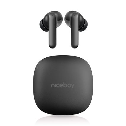 Dve čierne bezdrôtové slúchadlá ležia nad čiernym nabíjacím puzdrom s nápisom „niceboy“. Slúchadlá sú umiestnené na bielom pozadí.