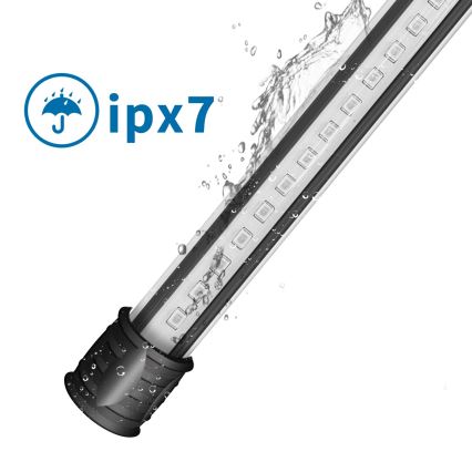 LED diódové svetlo je ponorené vo vode. Svetlo je valcovitého tvaru s čiernymi koncovkami a je označené ako IPX7.