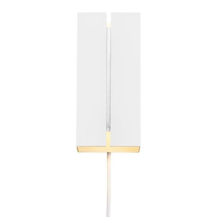 Biela nástenná lampa s úzkym vertikálnym otvorom v strede, má zlatý spodok a biely kábel. Lampa je pripevnená k stene.