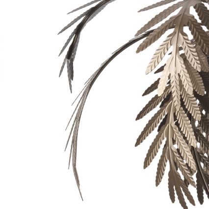 Kovové listy v tvare papradia sú ohnuté do oblúkov. Listy sú svetlohnedo-zlaté, zobrazené na bielom pozadí.