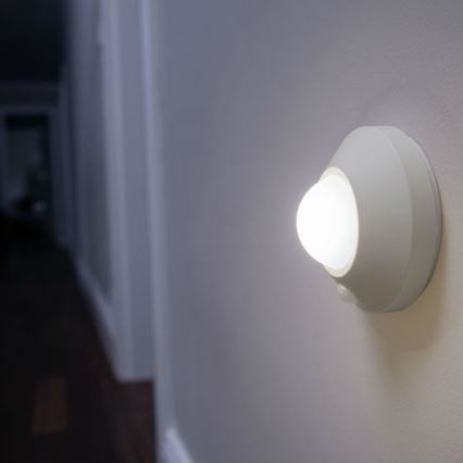 Osram - LED orientačné svietidlo so senzorom NIGHTLUX LED/2W/3xAA biela