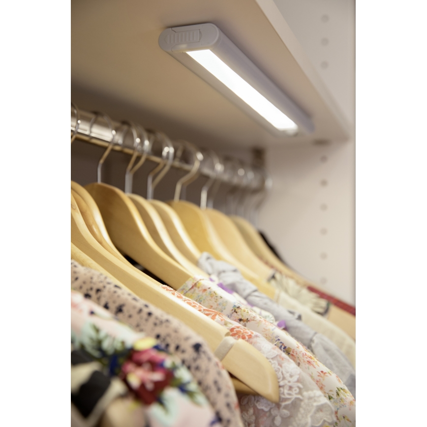 Osram - LED Podlinkové svietidlo s pohybovým a súmrakovým senzorom LINEARLED LED/1,9W/6V 4xAA 4000K 21,4 cm biela
