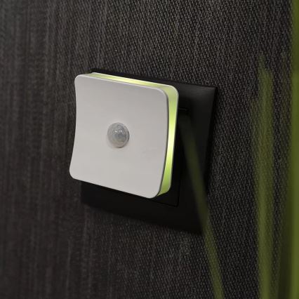 Osram - LED RGB orientačné svietidlo do zásuvky so senzorom LUNETTA LED/0,3W/230V