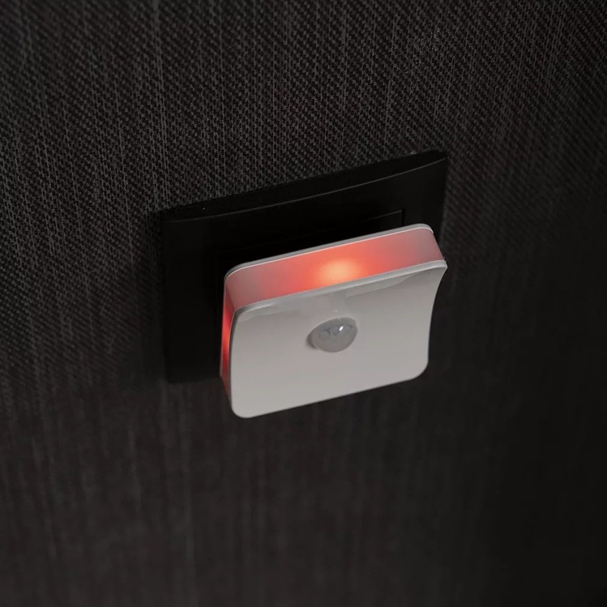 Osram - LED RGB orientačné svietidlo do zásuvky so senzorom LUNETTA LED/0,3W/230V