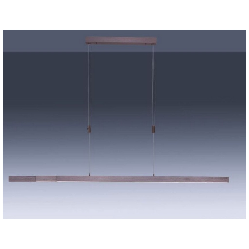 Dlhá, horizontálne orientovaná LED lampa visí zo stropu na dvoch kábloch. Lampa je pripevnená k dlhej, úzkej, hnedej stropnej konzole. Pozadie je jednotne sivé.