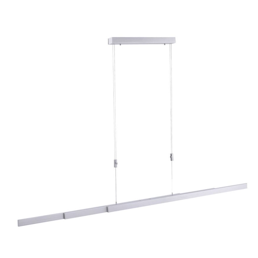 Dlhá, strieborná LED lampa visí zo stropu na dvoch kábloch. Svetlo je zložené z troch častí spojených do jednej línie. Lampa je zavesená na bielom pozadí.