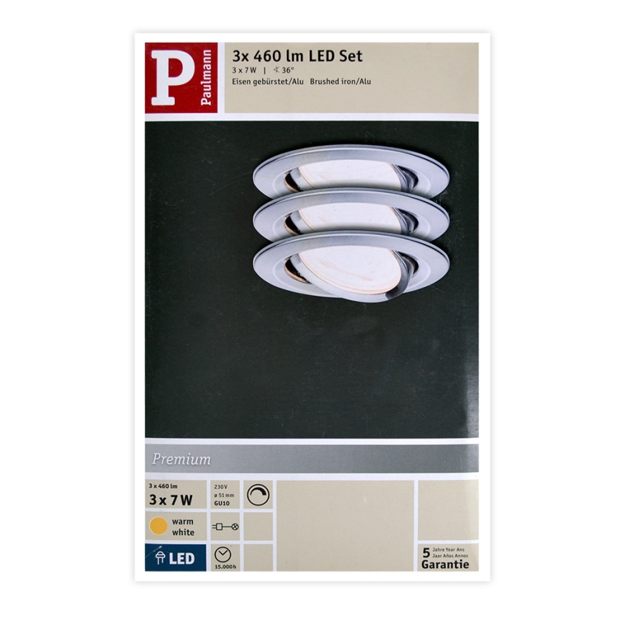 Balenie troch LED svietidiel s kovovými krytmi. Svietidlá sú zobrazené na tmavom pozadí. Text na balení uvádza: 3x 460 lm LED Set, 3x 7W,   36°, Eisen gebürstet/Alu Brushed iron/Alu, Premium, 230V, ø 55 mm, GU10, warm white, LED, 15.000h, 5 Jahre Garantie.