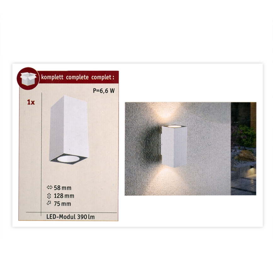 Biela nástenná LED lampa s rozmermi 58x128x75 mm a svetelným výkonom 390 lm (6,6 W) je namontovaná na svetlej stene.