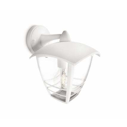 Biela nástenná lampa s krytom z číreho skla a kovovou mriežkou svieti. Je pripevnená na stenu.