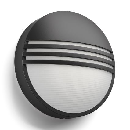 Okrúhle vonkajšie nástenné svietidlo s čiernym rámom a mliečnym difúzorom. Svietidlo má tri vodorovné drážky v hornej časti. Je zobrazené na bielom pozadí.