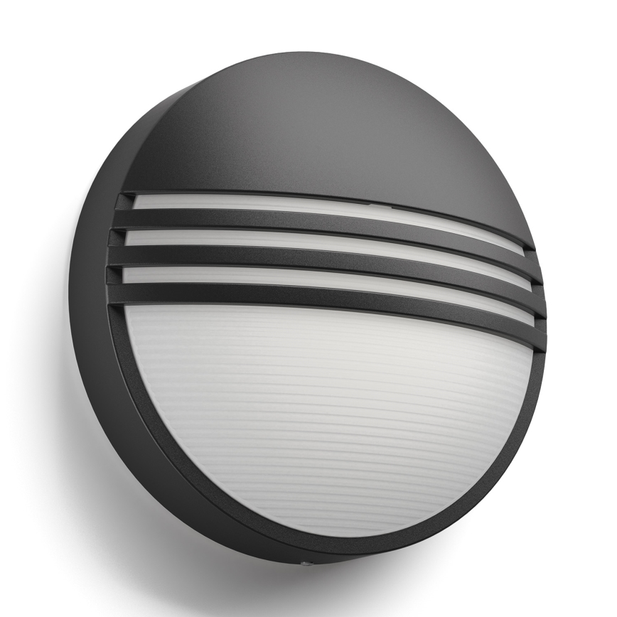 Okrúhle vonkajšie nástenné svietidlo s čiernym rámom a mliečnym difúzorom. Svietidlo má tri vodorovné drážky v hornej časti. Je zobrazené na bielom pozadí.