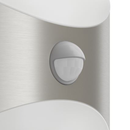 Senzor pohybu je pripevnený na kovovom povrchu. Senzor detekuje pohyb. Je súčasťou väčšieho zariadenia.