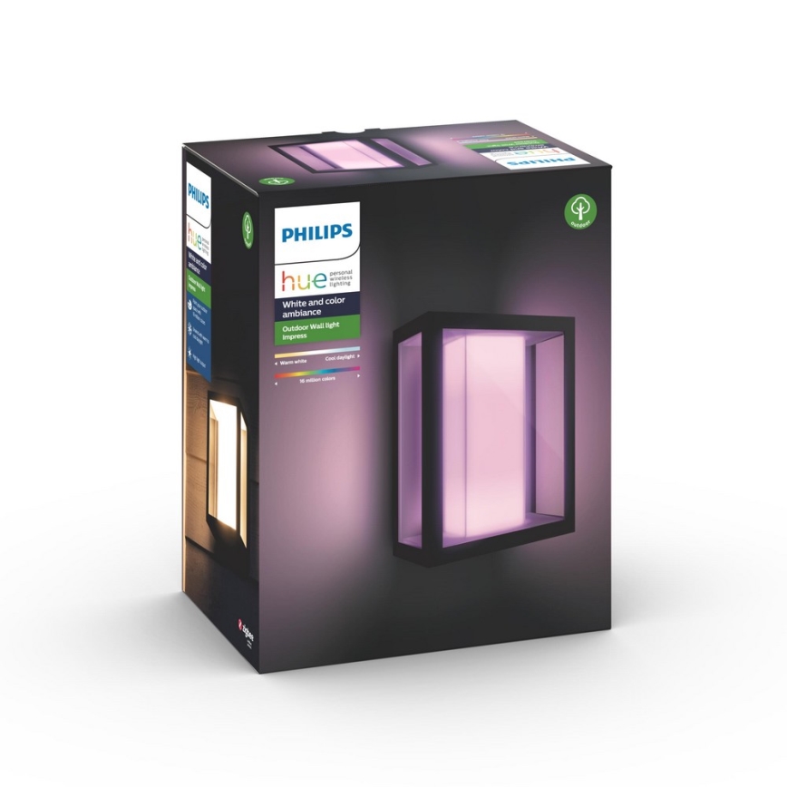 Balenie zobrazuje vonkajšie nástenné svietidlo Philips Hue. Svietidlo vyžaruje fialové svetlo. Balenie obsahuje informácie: White and color ambiance, Outdoor Wall light, Impress, Warm white, 16 million colors.