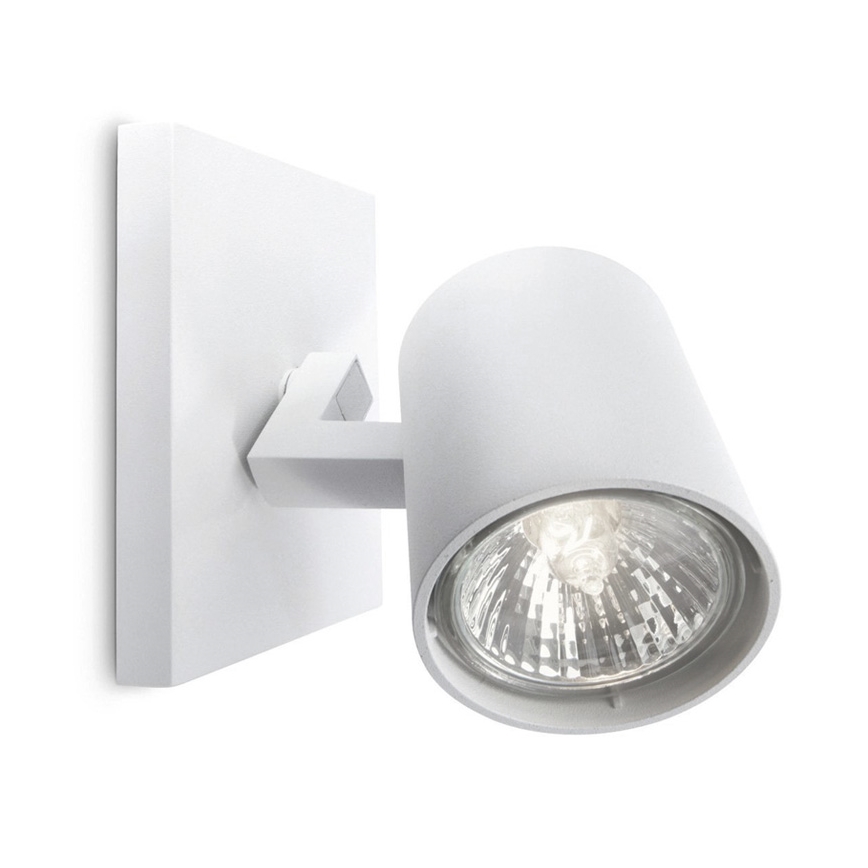 Biela nástenná lampa s valcovým tienidlom, svietiaca. Lampa je pripevnená na štvorcovú základňu na stene.
