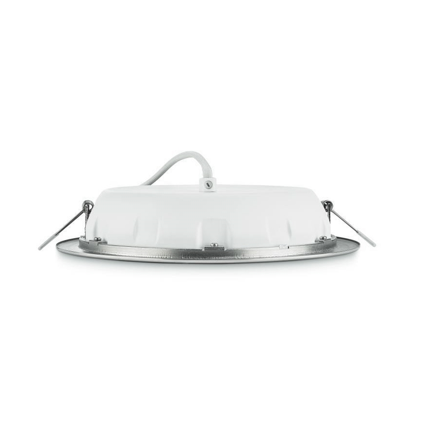 Svietidlo je zobrazené zo zadnej strany. Má biely plastový kryt a strieborný kovový okraj. Pripevňovacie držiaky sú viditeľné po stranách. Je pripojený k elektrickému vedeniu.