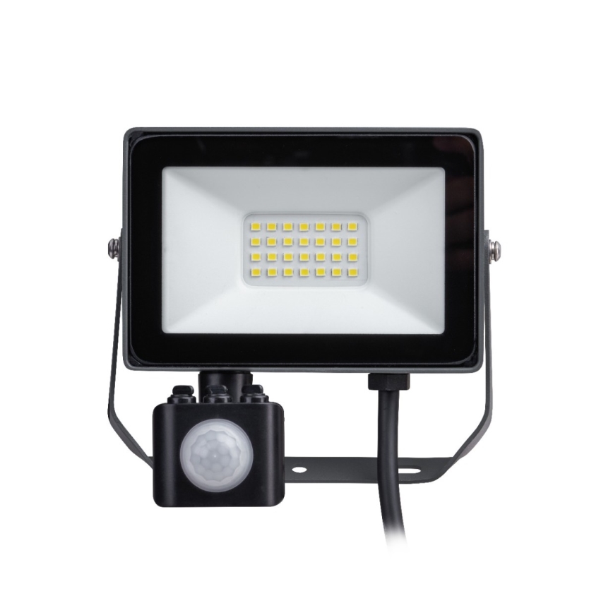 LED reflektor s čidlom pohybu svieti. Je pripojený káblom. Reflektor je štvorcového tvaru s mnohými malými LED diódami.
