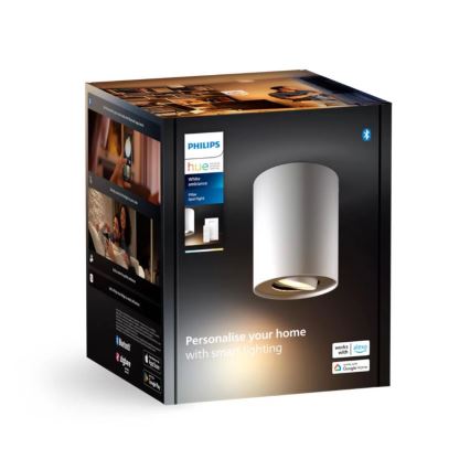 Balenie inteligentného osvetlenia Philips Hue White Ambiance. Obsahuje cylindrické nástenné svietidlo. Balenie prezentuje možnosť personalizácie domáceho osvetlenia. Text: „Personalise your home with smartlighting“, „Works with Alexa, Google Home“.