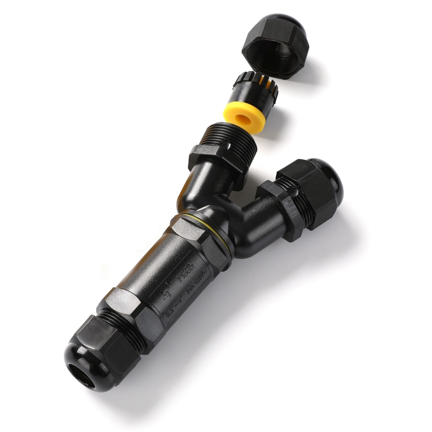 Rozbočovač káblov s dvoma výstupmi je rozobratý na bielom pozadí. Na hlavnom tele je text: „IP 68, IK09, 0,5÷7x1mm2“. Súčasťou je vrchná časť s maticou a stredná časť so žltým tesnením.