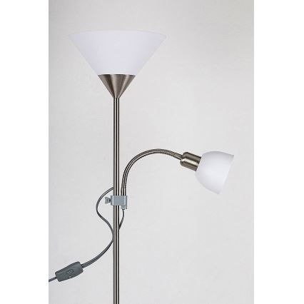 Stojacia lampa s dvoma tienidlami, pričom jedno je pripevnené na ohybnom rameni. Lampa je strieborno-šedá, tienidlá sú biele. Jednoduché pozadie.