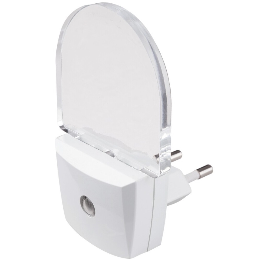 Nočná lampa svieti. Je biela, priehľadná časť je z plastu. Zapája sa do elektrickej zásuvky.