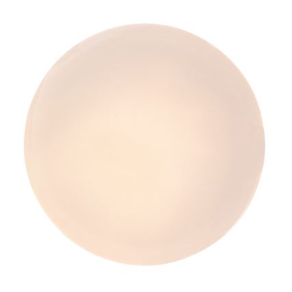 Guľaté svietidlo svieti. Je svetložltej farby. Na bielom pozadí.