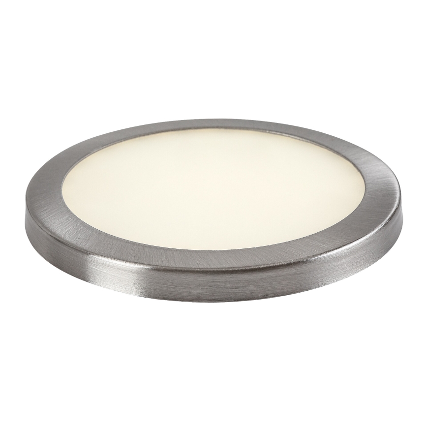 Okrúhle stropné LED svietidlo s kovovou, strieborno-šedej povrchovou úpravou svieti. Svietidlo je umiestnené na bielom pozadí.