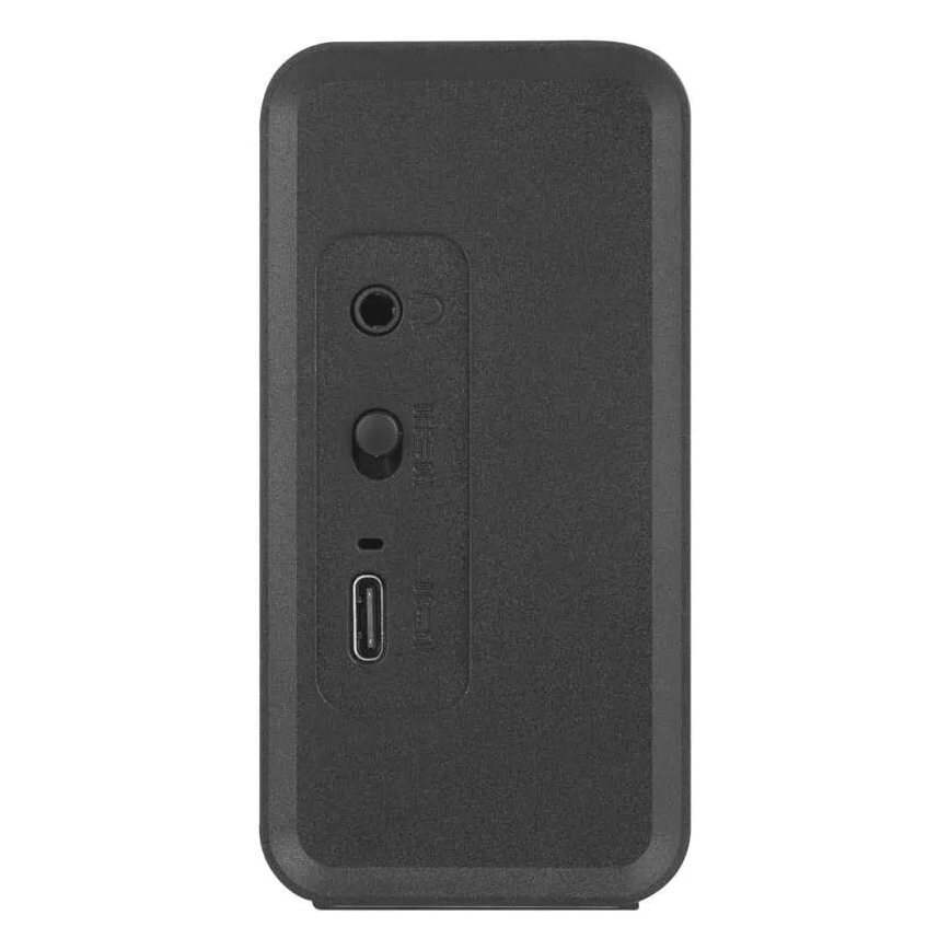 Reproduktor zobrazuje zadnú stranu s konektormi: 3,5 mm jack, USB-C a tlačidlom. Je čierny, obdĺžnikového tvaru, s mierne drsným povrchom. Nachádza sa na bielom pozadí.